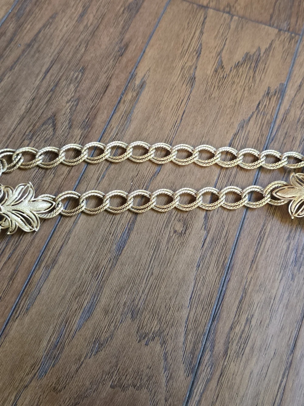 Gold Leaf Motif Rope Chain Necklace - St. John